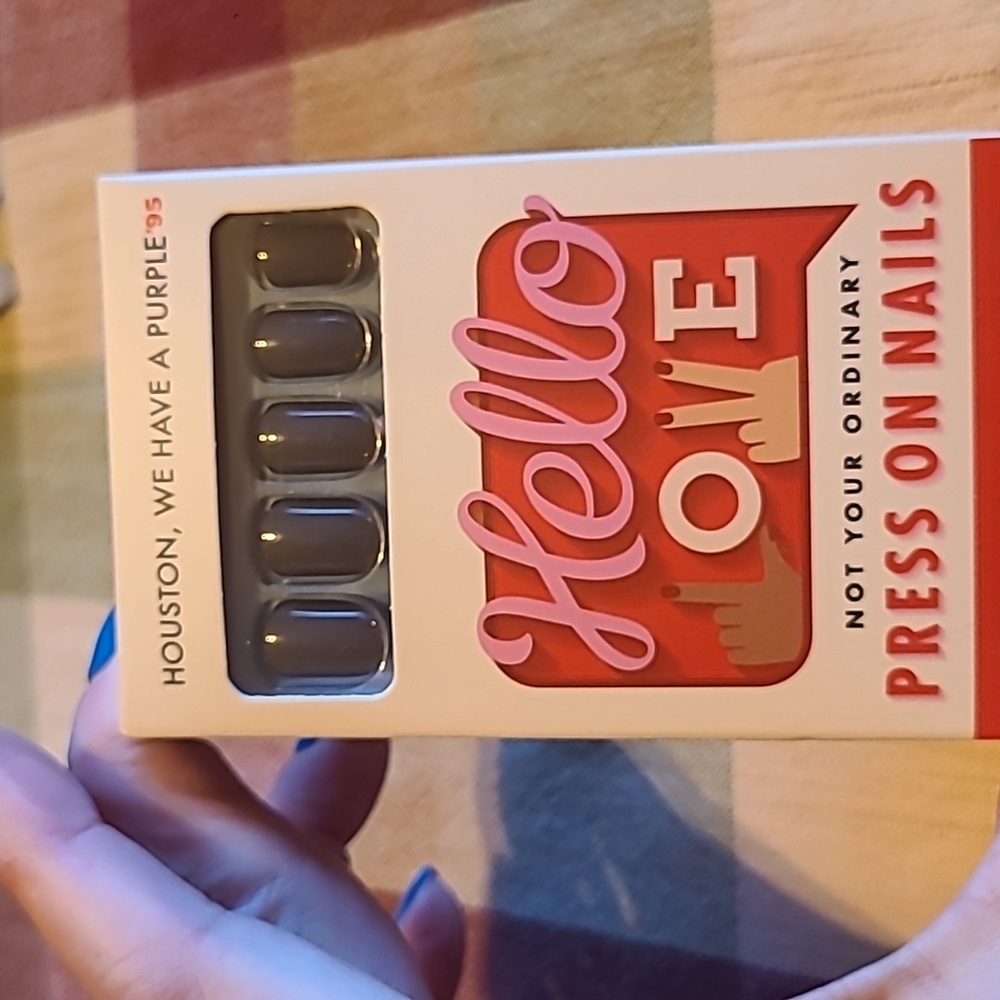 Hello Love nails